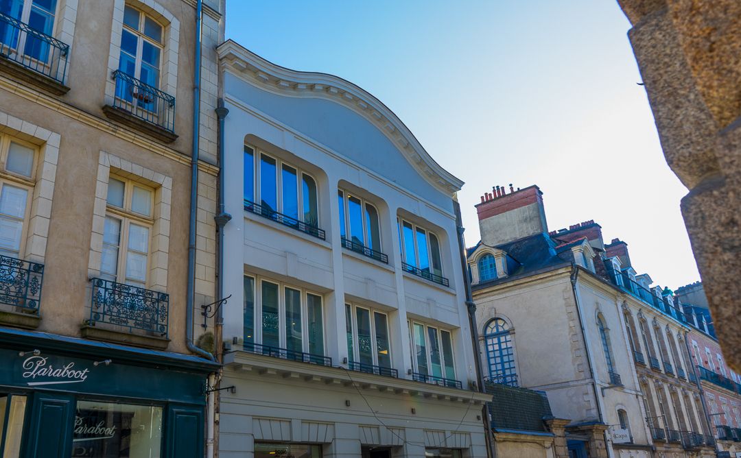 Photo façade batiment extérieur Condé Rennes format paysage