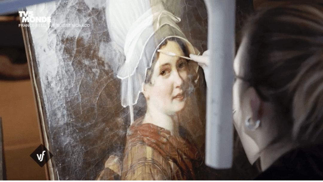 charlotte_franier_restauratrice_de_tableaux_et_alumni_au_c_ur_d_un_reportage_tv5_monde_1